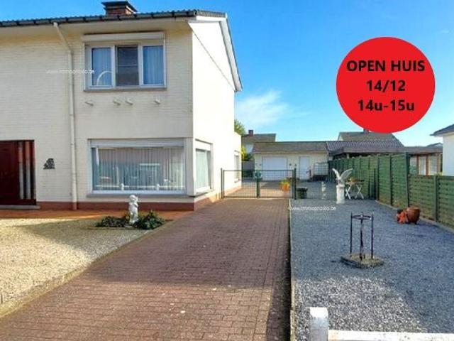 Rustig en centraal gelegen ruime half open bebouwing met 3 slpkmrs, grote oprit, garage,tuin. Ref. 16214 Deinze