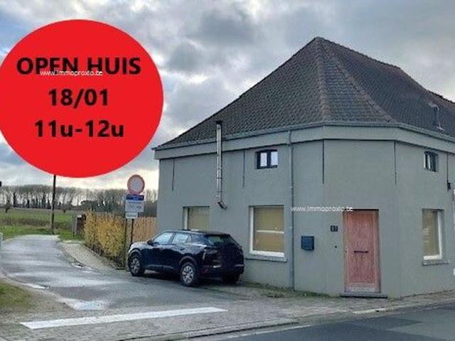 Zeer degelijke instapklare half open woning, landelijk gelegen. EPC 217kWh/m². Ref.16279 Gavere