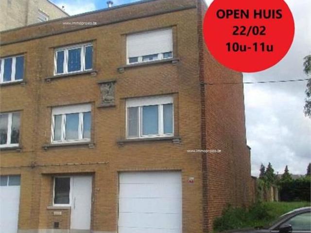 Ruime, gunstig gelegen woning met 5 slpkmrs, garage, terras en mooie stadstuin. Ref. 16355. Ronse