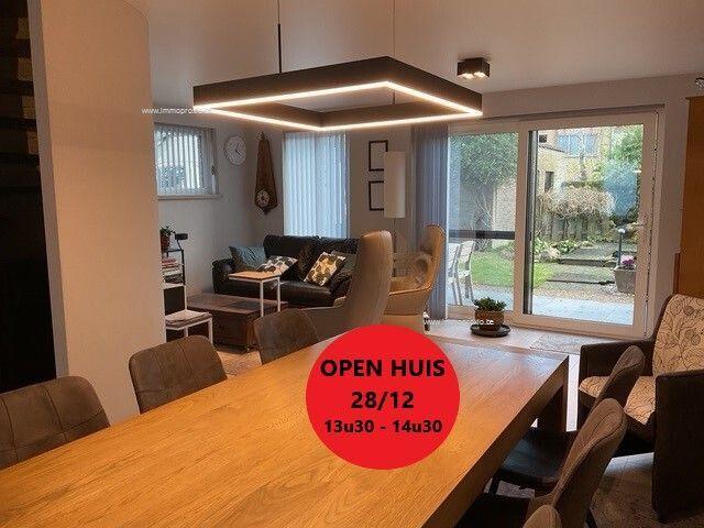 Residentieel gelegen statige burgerwoning HOB met 4 slpks, 2 bdks, garage, tuin, EPC 213kWh/m². Ref.16241 Oostende