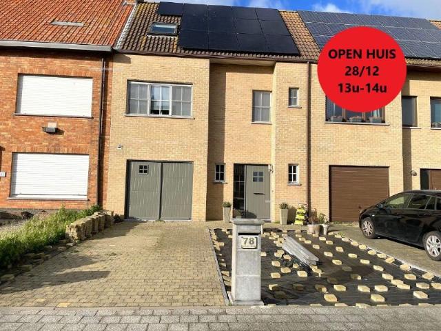 Recent gebouwde energiezuinige woning met 6 slpks, bdk, open keuken, garage en ruime tuin. EPC 75kWh/m². Ref. 16247 Westende