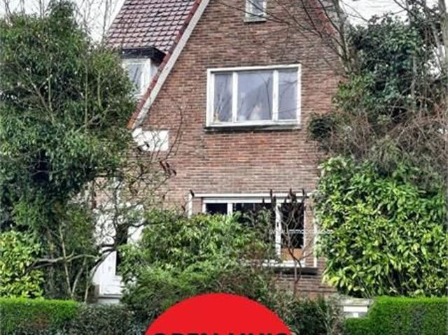 OPEN HUIS ZATERDAG 29/03 van 13u30 tot 14u30. Statige alleenstaande gezinswoning met 3 slpkmrs met ruime zonnige tuin. Ref. 164
