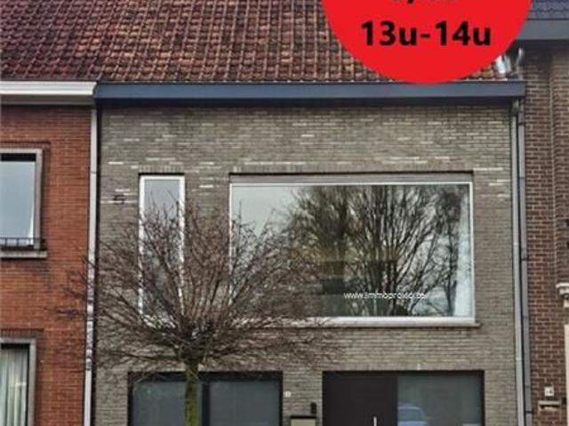 Instapklare TOP woning met schitterende kkn, 2 prachtige slpkmrs, tuin en uitweg achteraan. Ref. 16399 Zele