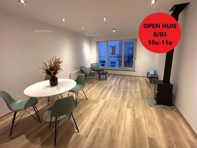 Instapklaar energiezuinig duplex appartement met 2 slpkmrs, luxe bdkmr, moderne kkn, geïsoleerde zolder en garage. Ref. 16402