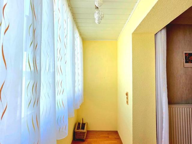 WOHNEN DIREKT IM ZENTRUM VON BERNDORF 2 ZIMMER & LOGGIA