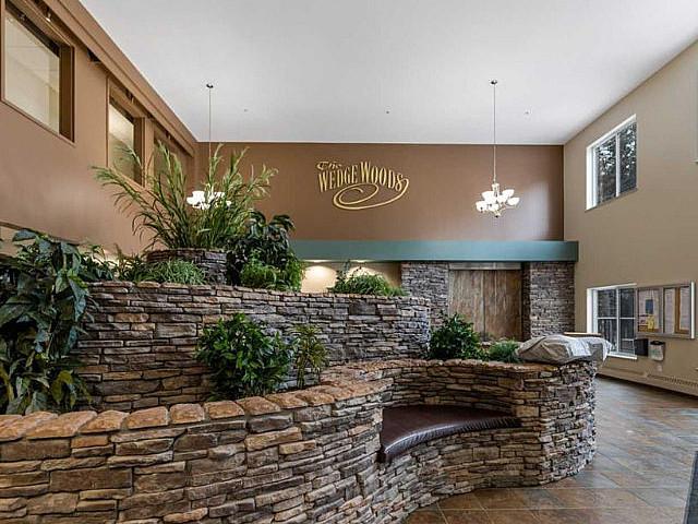 Open House Sunday 1 3! Large 2 Bed Corner Unit Condo!