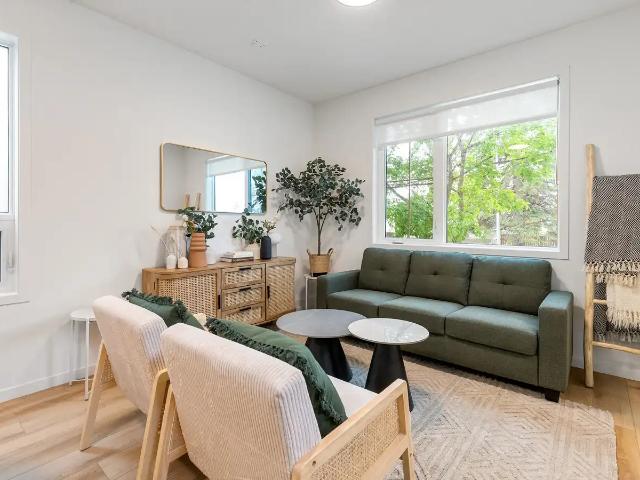 Open, light filled 3 bed upper — five minute walk to two LRT stations