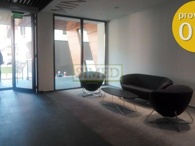 Open space, recepcja, windy, 24 h,parking
