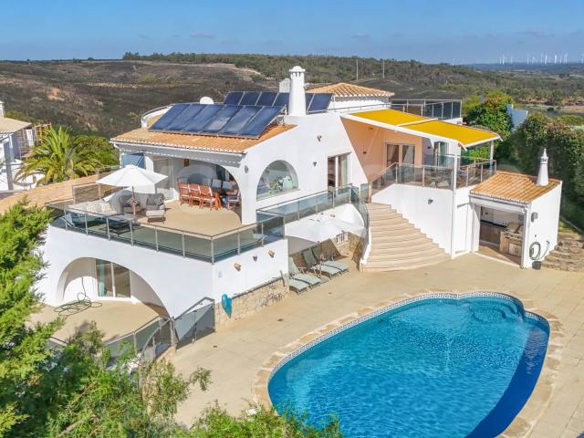Open Views | Villa T4 de Luxo no Santo António Golf Resort. 233m² Parque Da Floresta