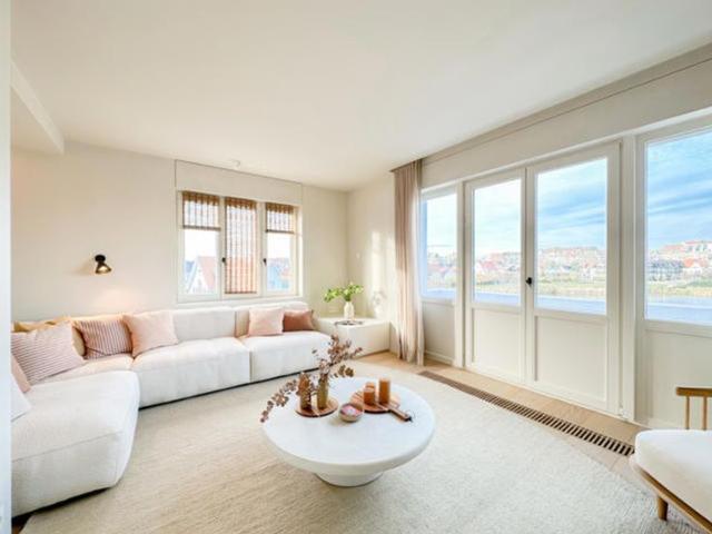 Uitzonderlijk mooi, tijdloos GERENOVEERD 4 slpk. appartement