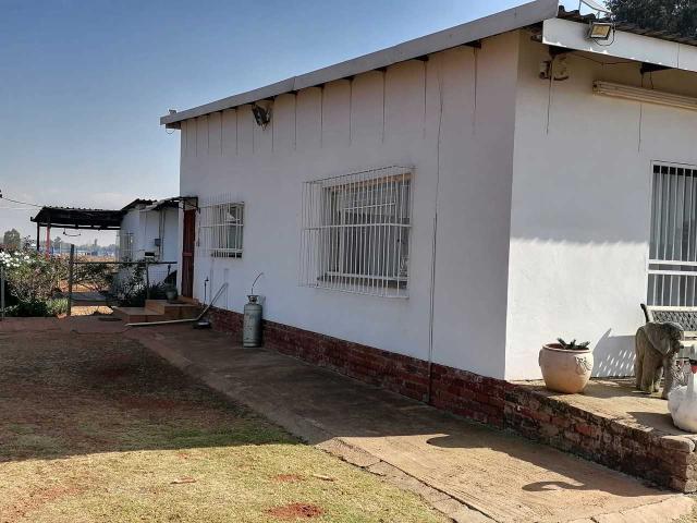 Openplan property on a 2.3Ha land Priced to sell