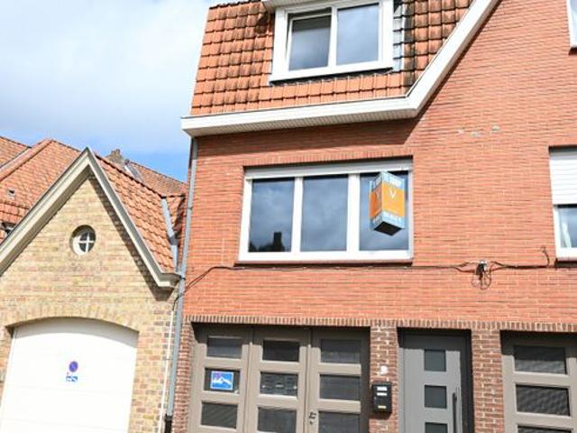 OPGEFRISTE 2013 bel étagewoning mét GARAGE!