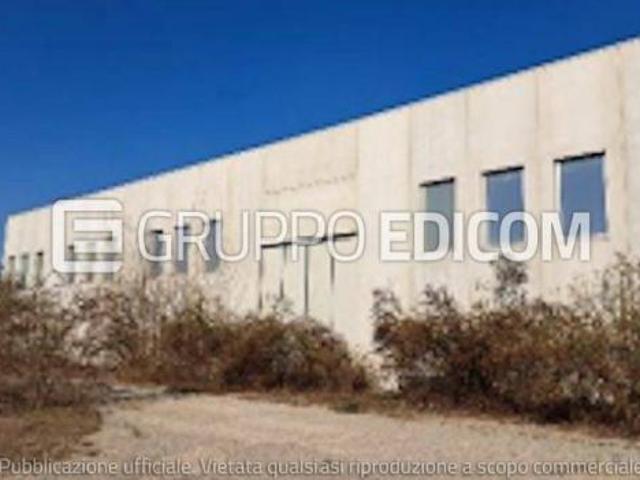 Opifici di 7700 mq in vendita a Gozzano Rif. 4546125