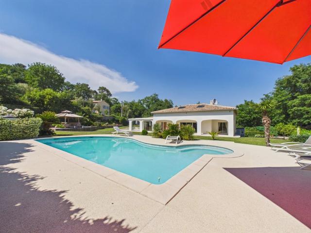 Opio: Coup De Coeur 258m² Opio