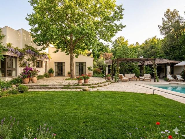OPIO Propriété 265 m2, piscine, pool house sur 7 500 m2 de Terrain