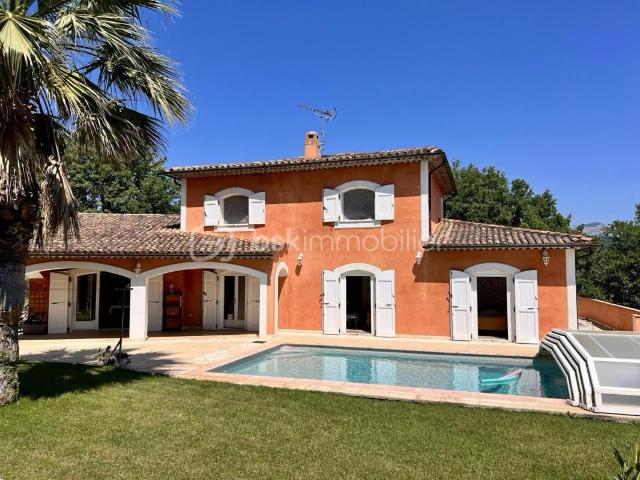 Opio, villa de maçon, espace 2P, piscine, garages