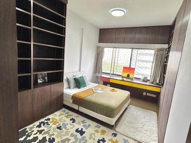 Opposite to Tiong Bahru MRT Nicely Furnish Cosy Queen Room