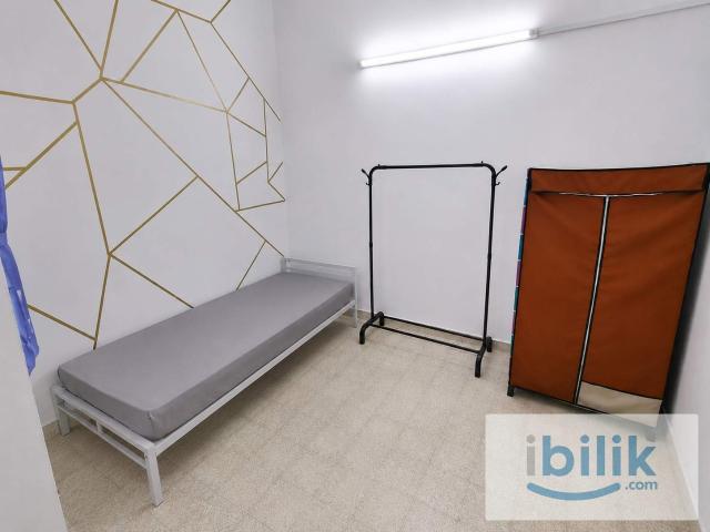 Opposite PJ Free City Bus Stop | 1km To Taman Bahagia LRT | Room For Rent @ SS1 PJ ✨