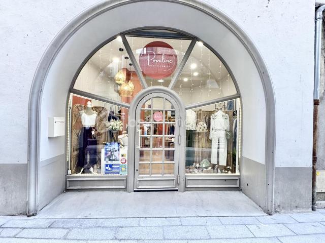 Opportunité unique au cœur de Béziers: Local commercial spacieux et moderne