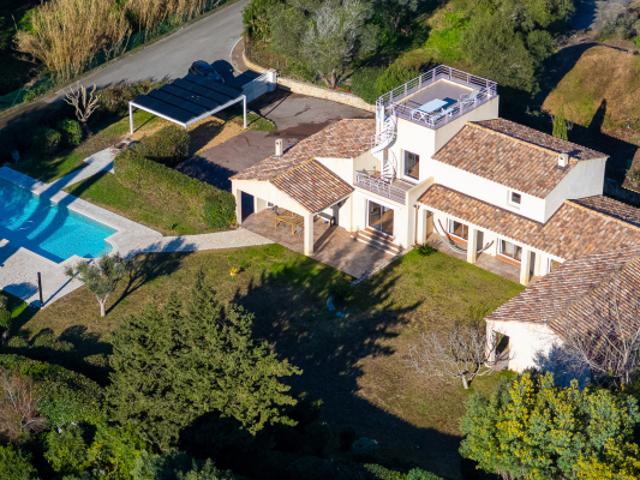 Opportunité à Grimaud, Villa proche golf de Beauvallon et plage