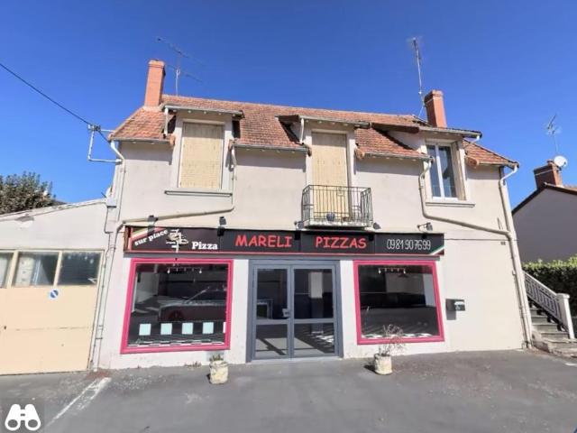 Opportunité à Saisir à Commentry 03: Immeuble Mixte Local Commercial + Habitation à l'Étage