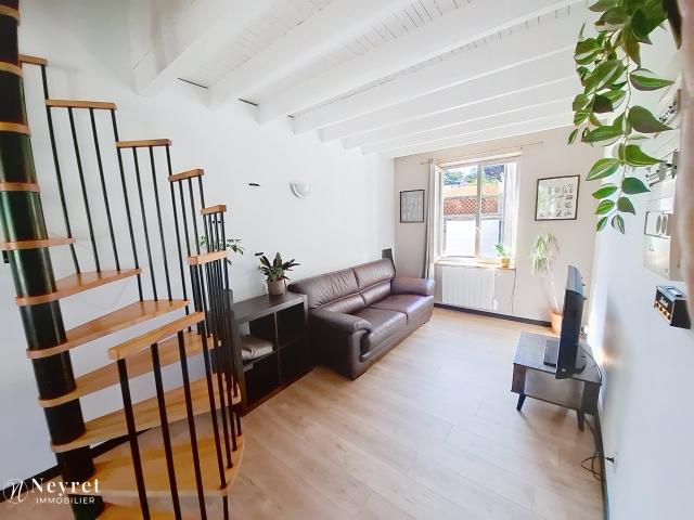Opportunité à saisir pour investissement: Duplex T2 au cœur du village de 35,85 m2 / Cave