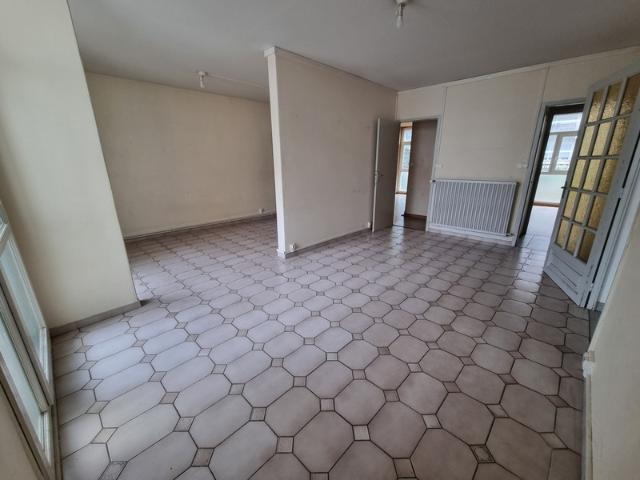 Opportunité d’achat — Spacieux T5 de 79 m² à Lyon 8e proche Parilly — à réinventer selon vos envies !
