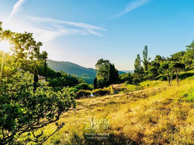 Opportunité d’investissement confidentielle: Domaine vitico. m² Draguignan