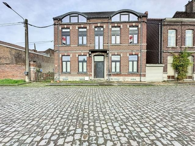 Opportunité d'investissement: bâtiment en gros œuvre fermé