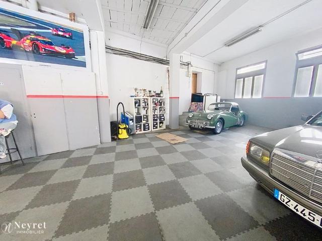 Opportunité d'investissement: Local commercial de 142 m2 LYON 9