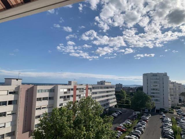 opportunité d'investissement rare pour cet appartement dernier étage T4 traversant en viager occupé Carnon vue mer plein sud