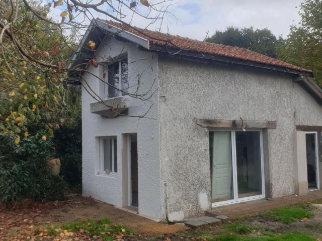 Opportunité en Or: Petite Maison à Rénover, Grand Potentiel sur