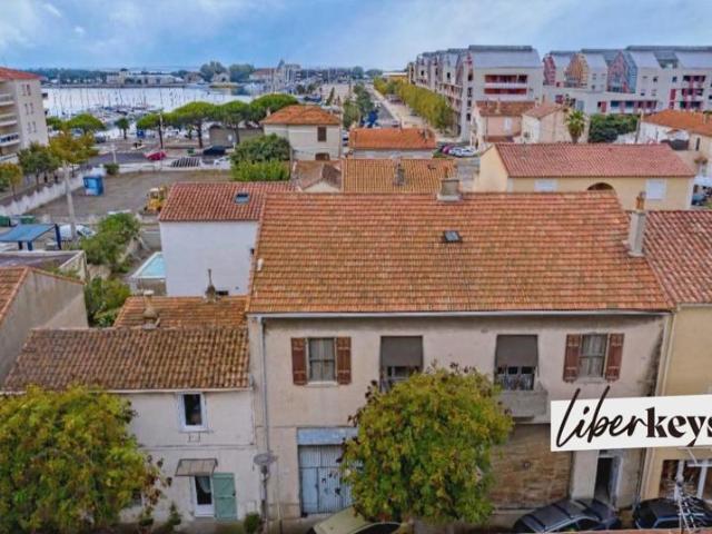 OPPORTUNITE INVESTISSEUR Bâtisse à réhabiliter, avec vue partielle sur le port, dans un secteur en plein essor