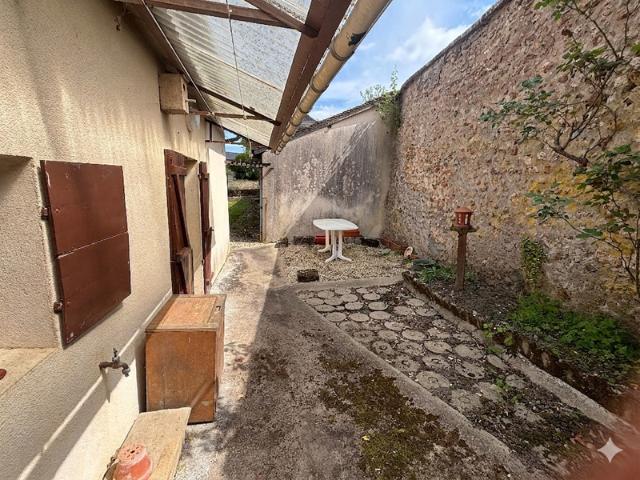 Opportunité Investisseur ou Pied à terre – Maison de Village à Potentiel à 1h30 de Paris