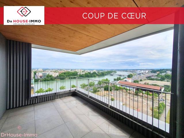 Opportunité LYON 2 CONFLUENCE: Appartement NEUF MEUBLÉ DE 4 Pièces avec TERRASSE, extérieur paysagé