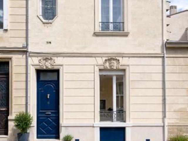 OPPORTUNITÉ: MAISON DE VILLE en Pierre au Cœur de Saint Genès
