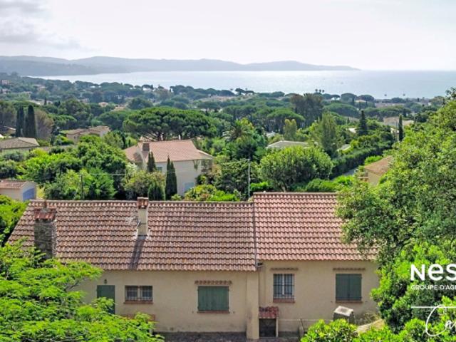 Opportunité ! Parc de Cavalaire, villa d'environ 140 m² avec vue mer sur un terrain piscinable d'environ 1400 m²