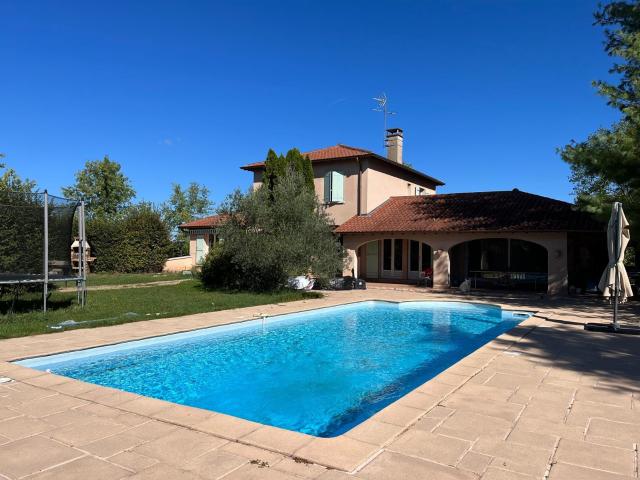 Opportunité! Propriété divisible en 4 lots! 240m² Laizé