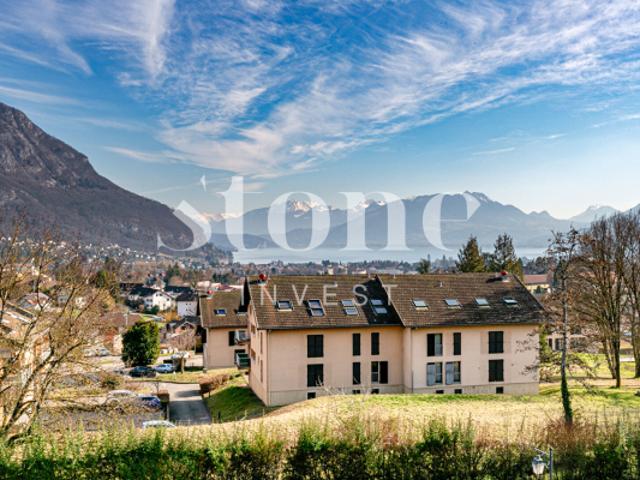 Opportunité rare à Annecy: Duplex de prestige avec vue sur le lac et grand garage