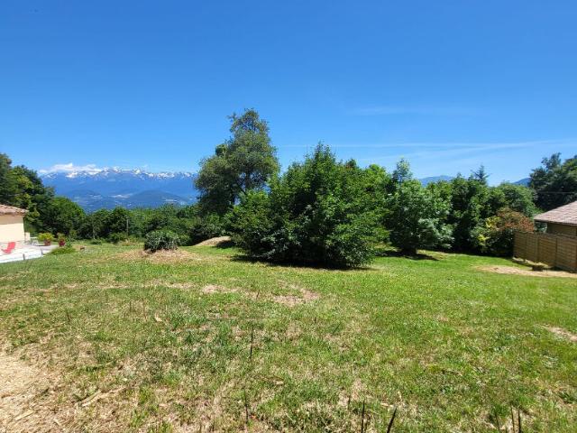 Opportunité rare à Haut Seyssins: Terrain à bâtir avec permis validé