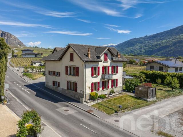 Opportunité Rare à Leytron: Maison Villageoise aux Multiples Possibil
