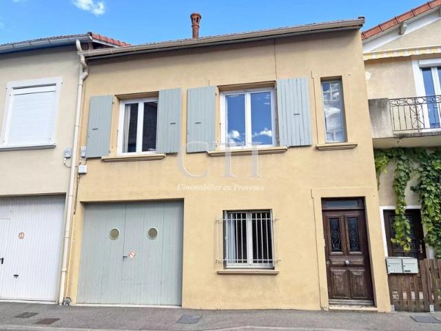 Opportunité rare à Nyons: maison de village avec dépendances aménageables