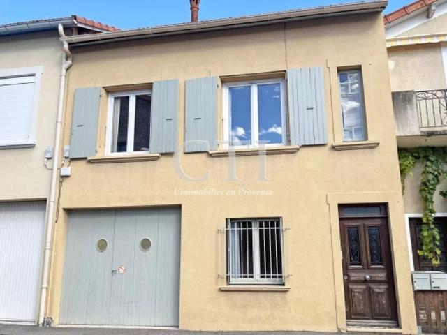 Opportunité rare à Nyons: maison de village avec dépendances aménageables