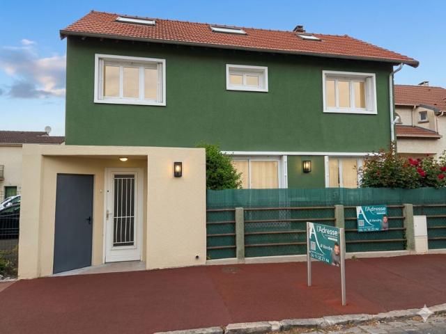 OPPORTUNITÉ RARE: ENSEMBLE IMMOBILIER DE 4 LOGEMENTS INDÉPENDANTS. QUARTIER DES COTTAGES