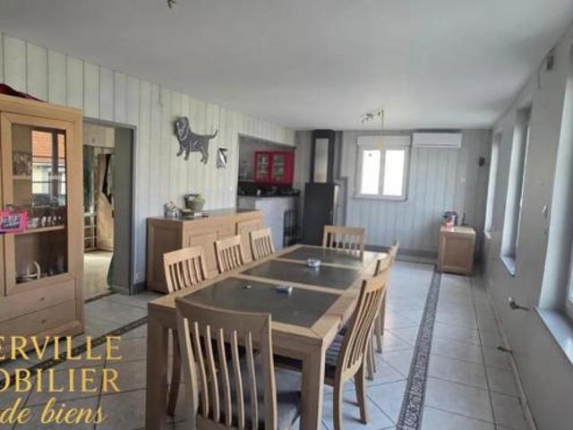 Opportunité rare – Habitation, local commercial & hangar sur grand terrain