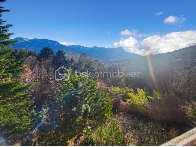 Opportunité rare pour investisseurs * *vaste bâtisse de caractère à Embrun