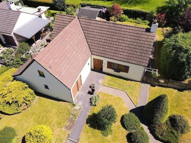OPTION Villa à rénover dans un quartier résidentiel