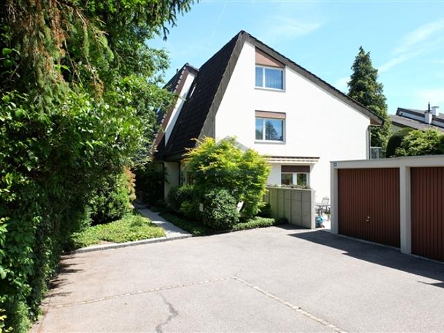 optimal gelegenes DEFH mit 5.5 Zimmer, Garten, Hobbyraum und Garage