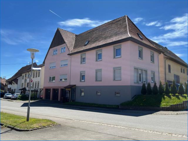 Optimales Mehrfamilienhaus mit 6 Einheiten und sehr guter Rendite, vieles Modernisiert !