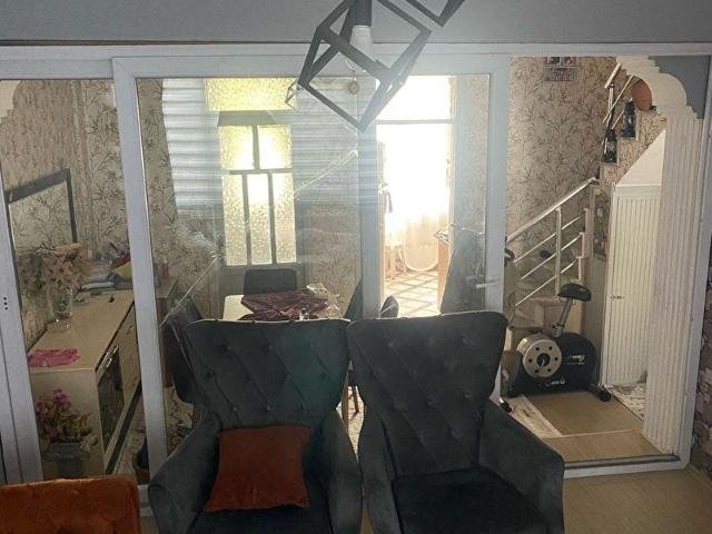 ÖRNEK BANKACILAR EVLERİNDE SATILIK 3 KATLI TRİPLEX MÜSTAKİL EV